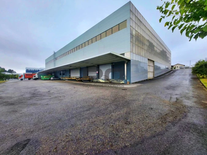 Armazém para Arrendamento em Escapães Foto 4