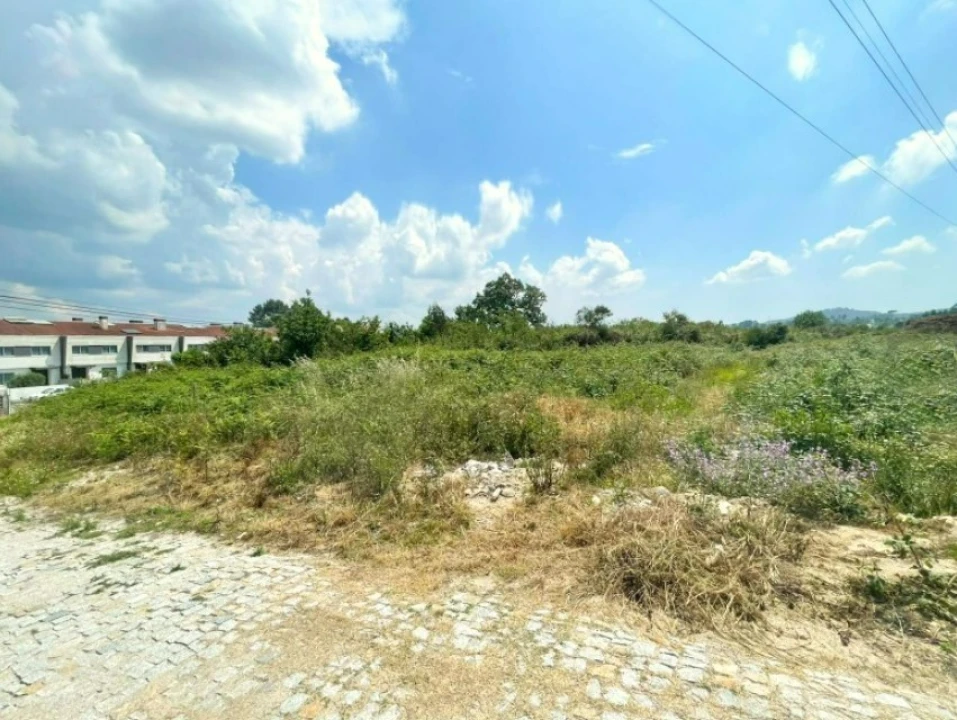 Terreno para Venda em Paredes Foto 1