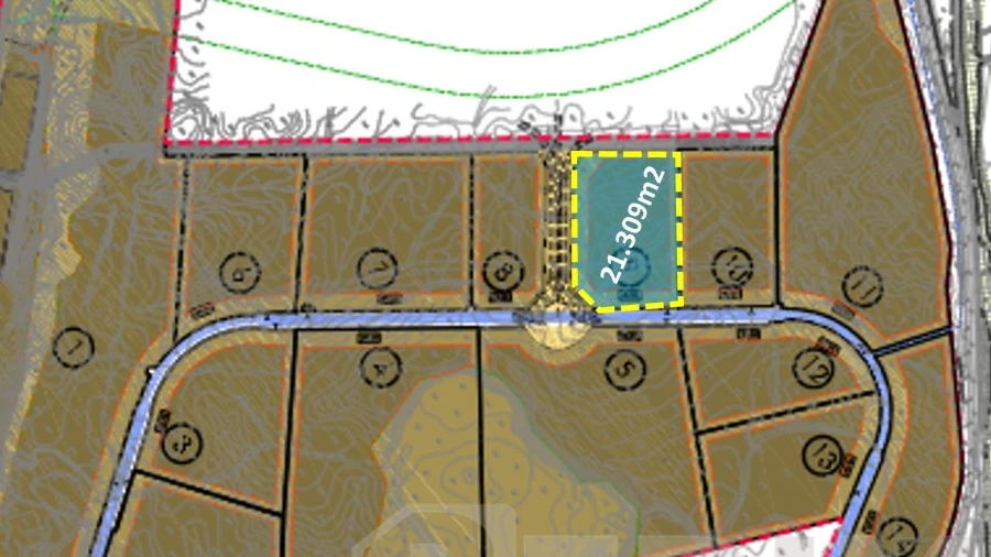 Terreno Comércio / Armazém para Venda em Sado