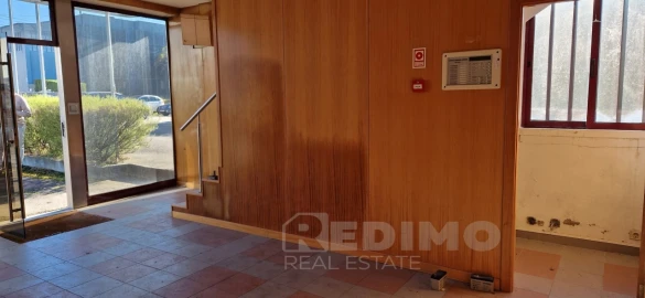 Armazém para Arrendamento em Arrifana