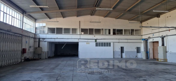 Armazém para Arrendamento em Arrifana