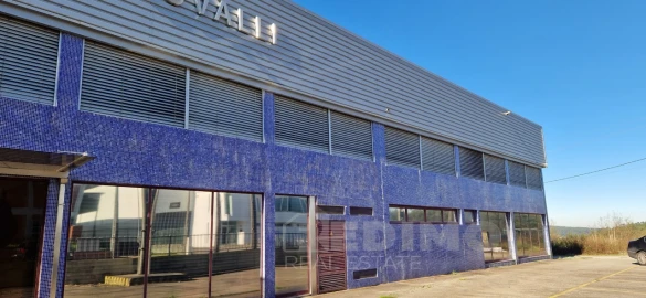 Armazém para Arrendamento em Arrifana