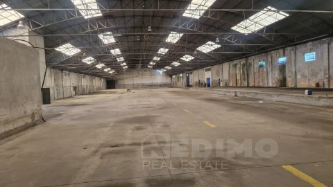 Armazém para Venda em Cortegaça