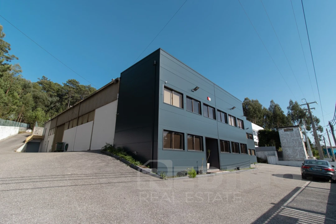 Armazém para Arrendamento em Nogueira do Cravo e Pindelo Foto 1