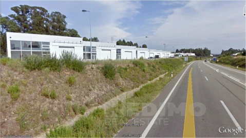Armazém para Arrendamento em Barrô e Aguada de Baixo