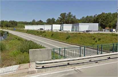 Armazém para Arrendamento em Barrô e Aguada de Baixo
