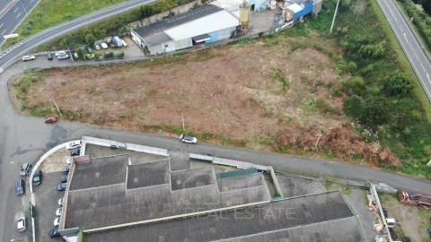 Terreno Comércio / Armazém para Venda em Nogueira da Regedoura