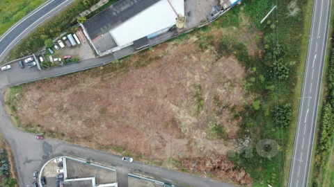 Terreno Comércio / Armazém para Venda em Nogueira da Regedoura