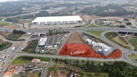Terreno Comércio / Armazém para Venda em Nogueira da Regedoura