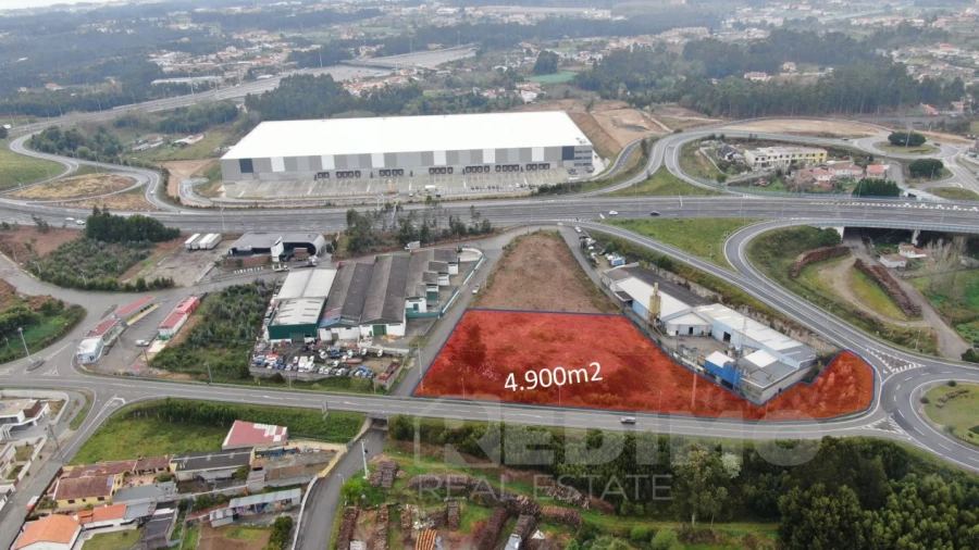 Terreno Comércio / Armazém para Venda em Nogueira da Regedoura
