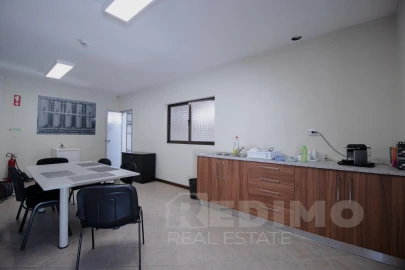 Armazém para Venda em Nogueira do Cravo e Pindelo