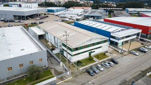 Armazém para Arrendamento em Santa Maria da Feira, Travanca, Sanfins e Espargo