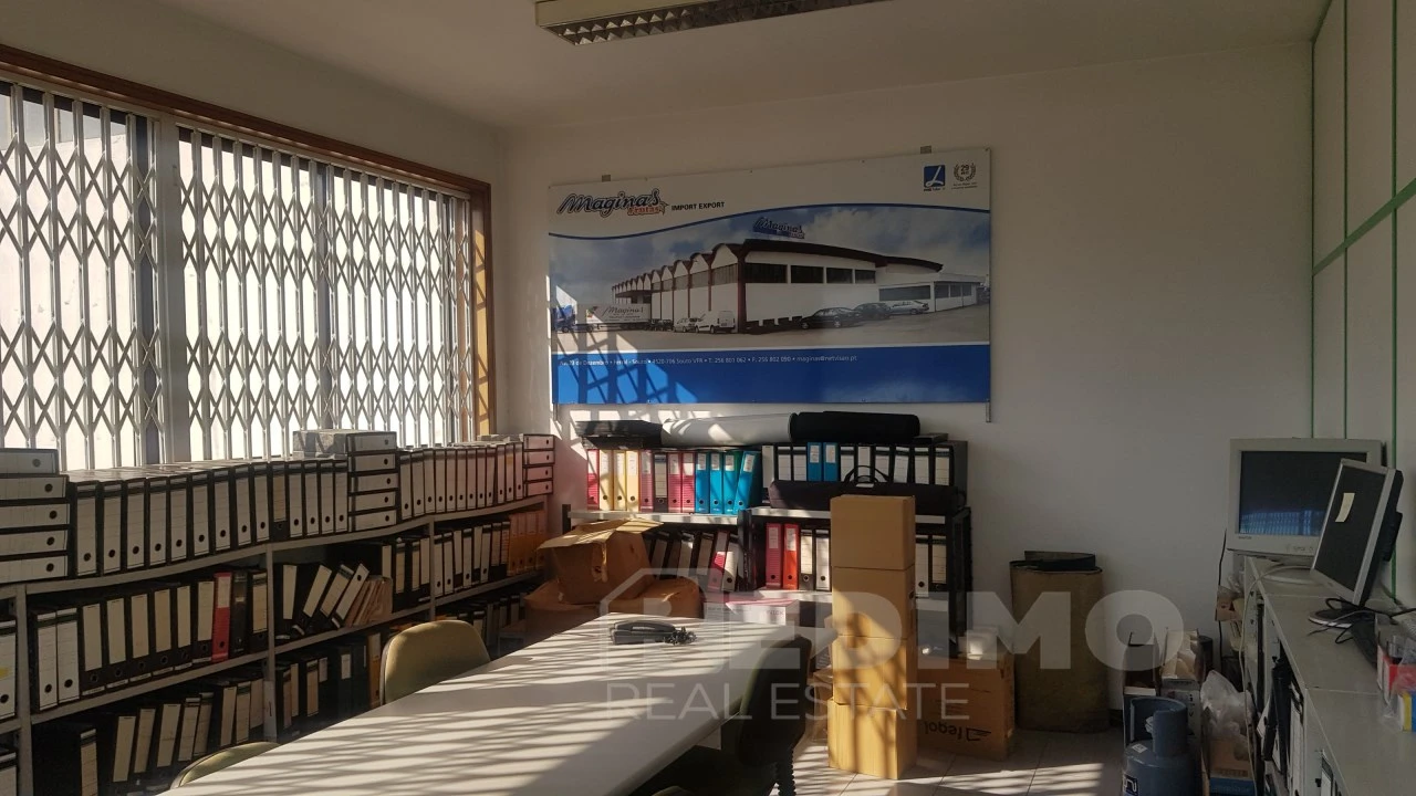 Armazém para Venda em São Miguel do Souto e Mosteirô Foto 9