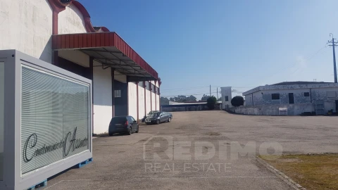 Armazém para Venda em São Miguel do Souto e Mosteirô