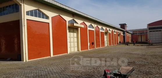 Armazém para Arrendamento em Fiães