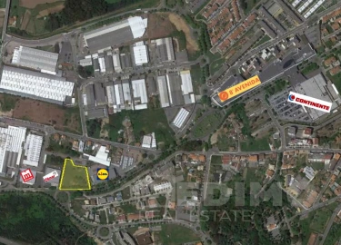 Terreno Comércio / Armazém para Venda em São João da Madeira