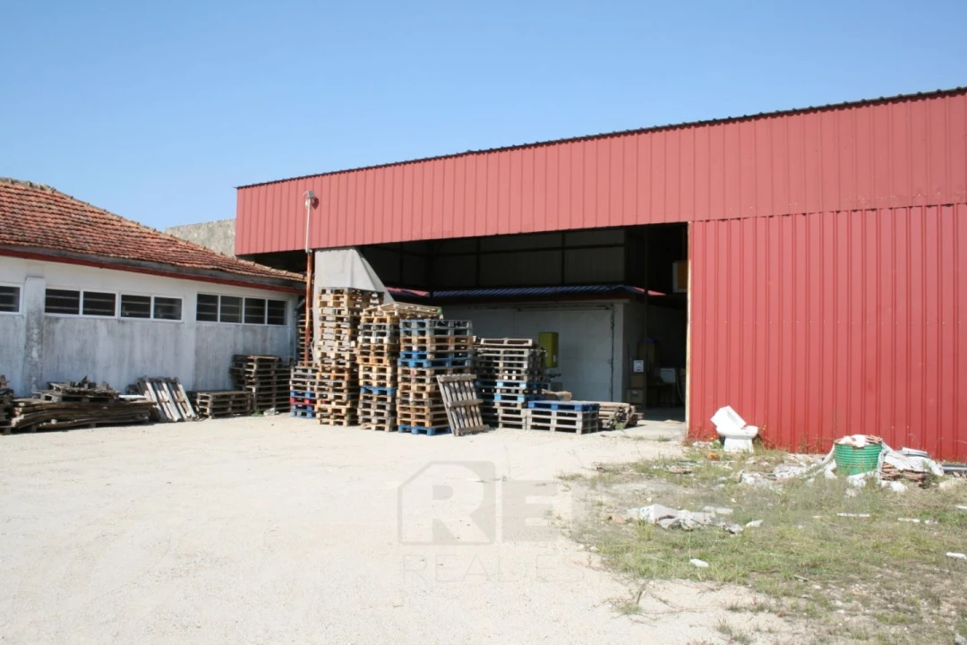 Armazém para Venda em Arrifana Foto 14