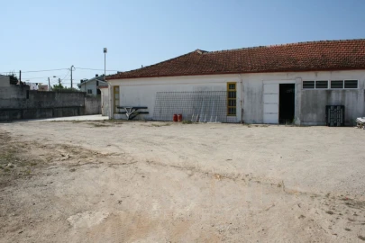 Armazém para Venda em Arrifana