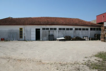 Armazém para Venda em Arrifana