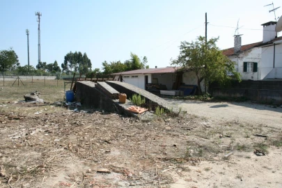 Armazém para Venda em Arrifana