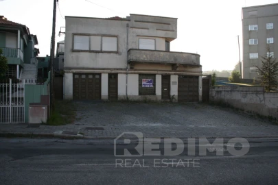 Armazém para Venda em Arrifana