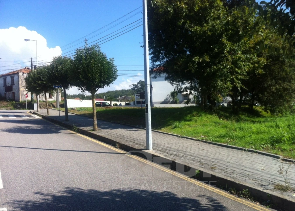 Terreno para Venda em Santa Maria de Lamas Foto 2
