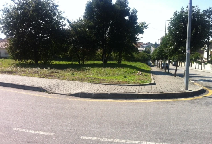 Terreno para Venda em Santa Maria de Lamas Foto 3