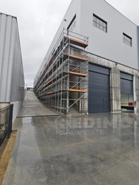 Armazém para Arrendamento em Canedo, Vale e Vila Maior