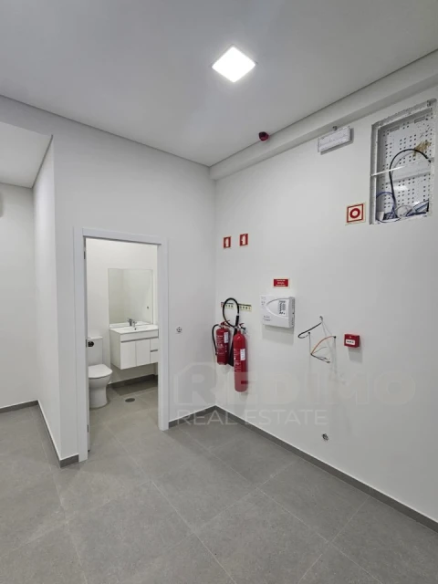 Armazém para Arrendamento em Canedo, Vale e Vila Maior