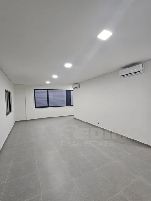 Armazém para Arrendamento em Canedo, Vale e Vila Maior