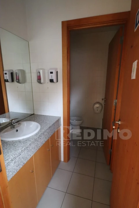 Armazém para Arrendamento em Nogueira do Cravo e Pindelo