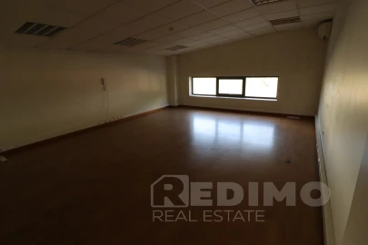 Armazém para Arrendamento em Nogueira do Cravo e Pindelo