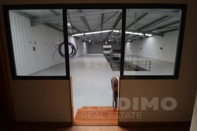 Armazém para Arrendamento em Nogueira do Cravo e Pindelo