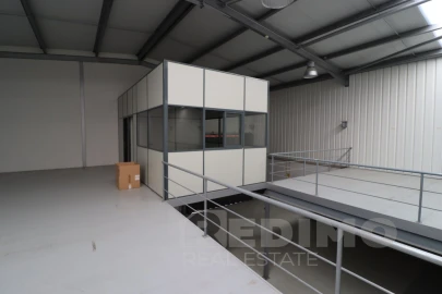 Armazém para Arrendamento em Nogueira do Cravo e Pindelo