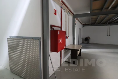 Armazém para Arrendamento em Nogueira do Cravo e Pindelo