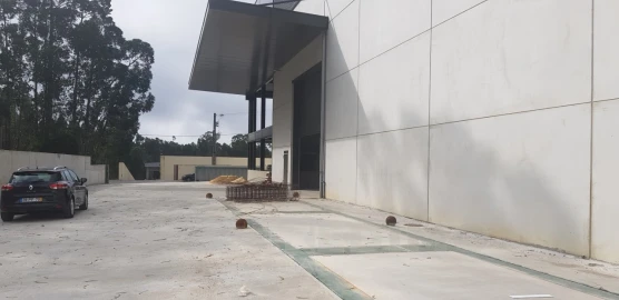 Armazém para Arrendamento em Lourosa