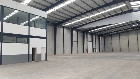 Armazém para Arrendamento em Lourosa