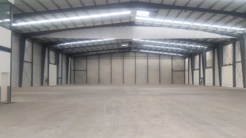 Armazém para Arrendamento em Lourosa