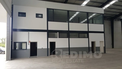 Armazém para Arrendamento em Lourosa
