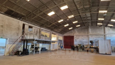 Armazém para Venda em Lourosa