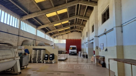Armazém para Venda em Lourosa