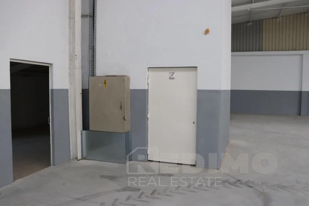 Armazém para Arrendamento em Romariz Foto 9