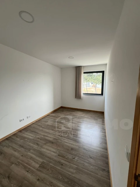 Armazém para Venda em Fiães