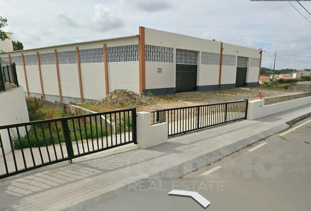 Armazém para Arrendamento em Milheiros de Poiares Foto 2