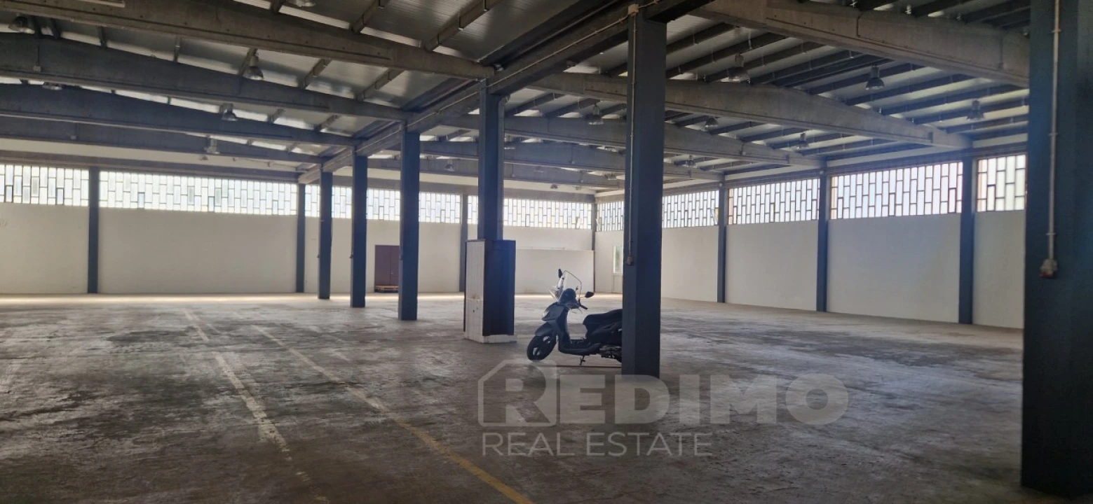 Armazém para Arrendamento em Milheiros de Poiares Foto 8