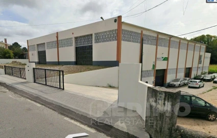 Armazém para Arrendamento em Milheiros de Poiares