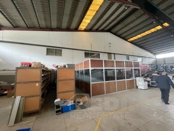 Armazém para Arrendamento em Santa Maria da Feira, Travanca, Sanfins e Espargo