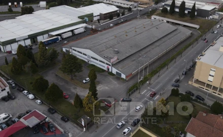 Armazém para Arrendamento em Santa Maria da Feira, Travanca, Sanfins e Espargo