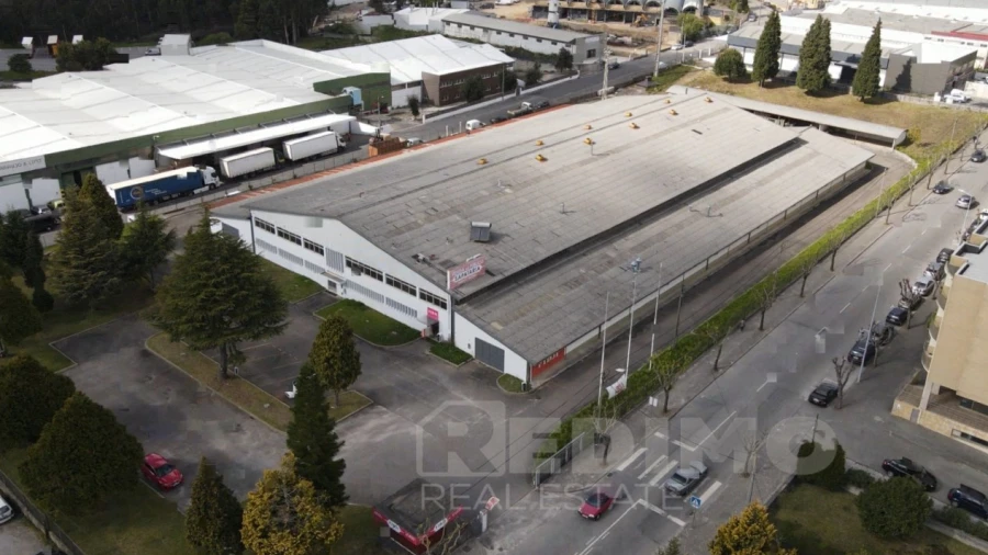 Armazém para Arrendamento em Santa Maria da Feira, Travanca, Sanfins e Espargo