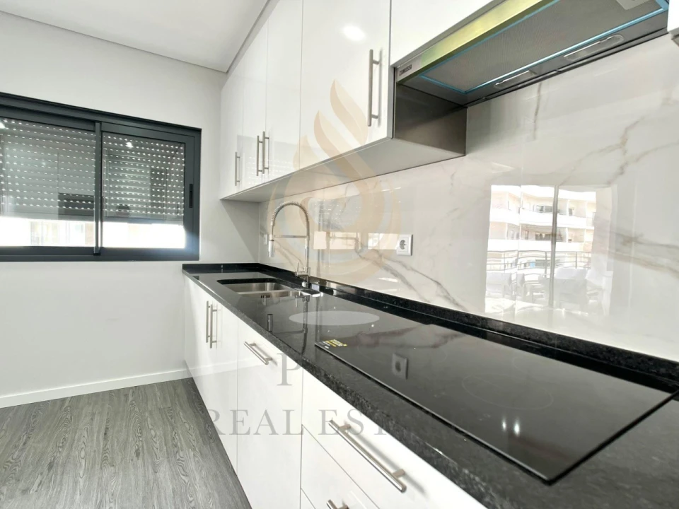 Apartamento T3 para Venda em Quelfes Foto 19